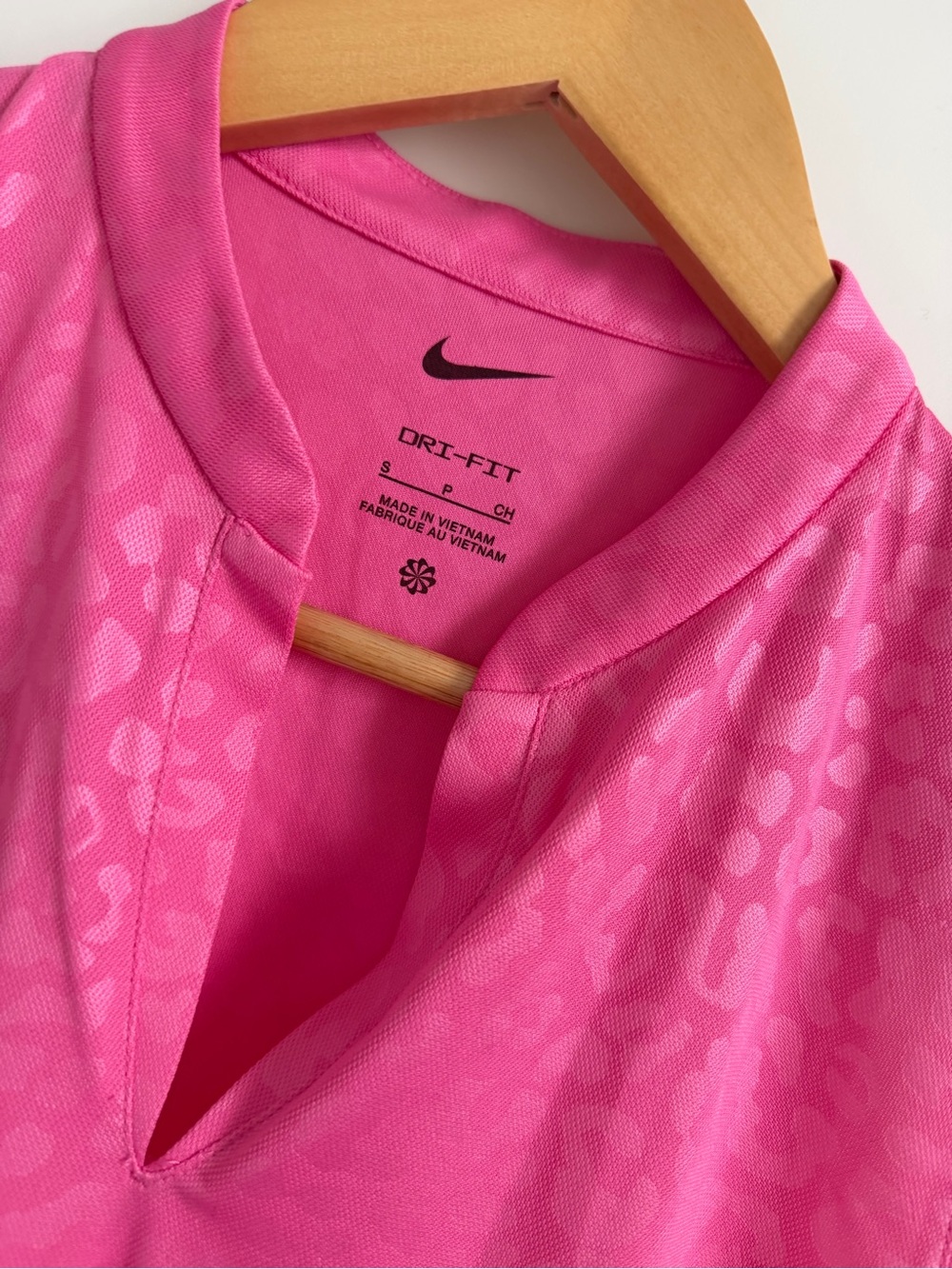 Nike Pink Sleeveless V-Neck Athletic Tank with Subtle Leopard Print - Picture 3 of 3